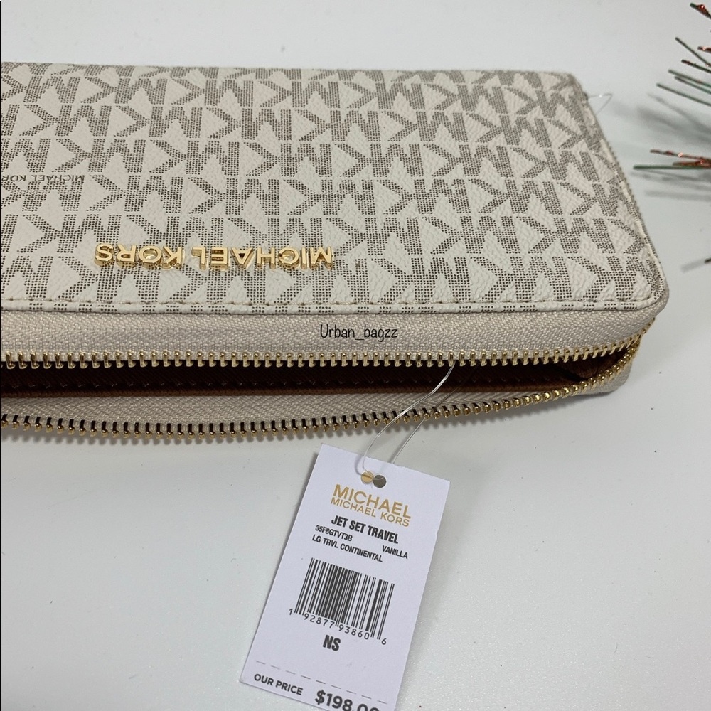 Michael Kors Jet Set Travel Large Wallet - Picture 7 of 7